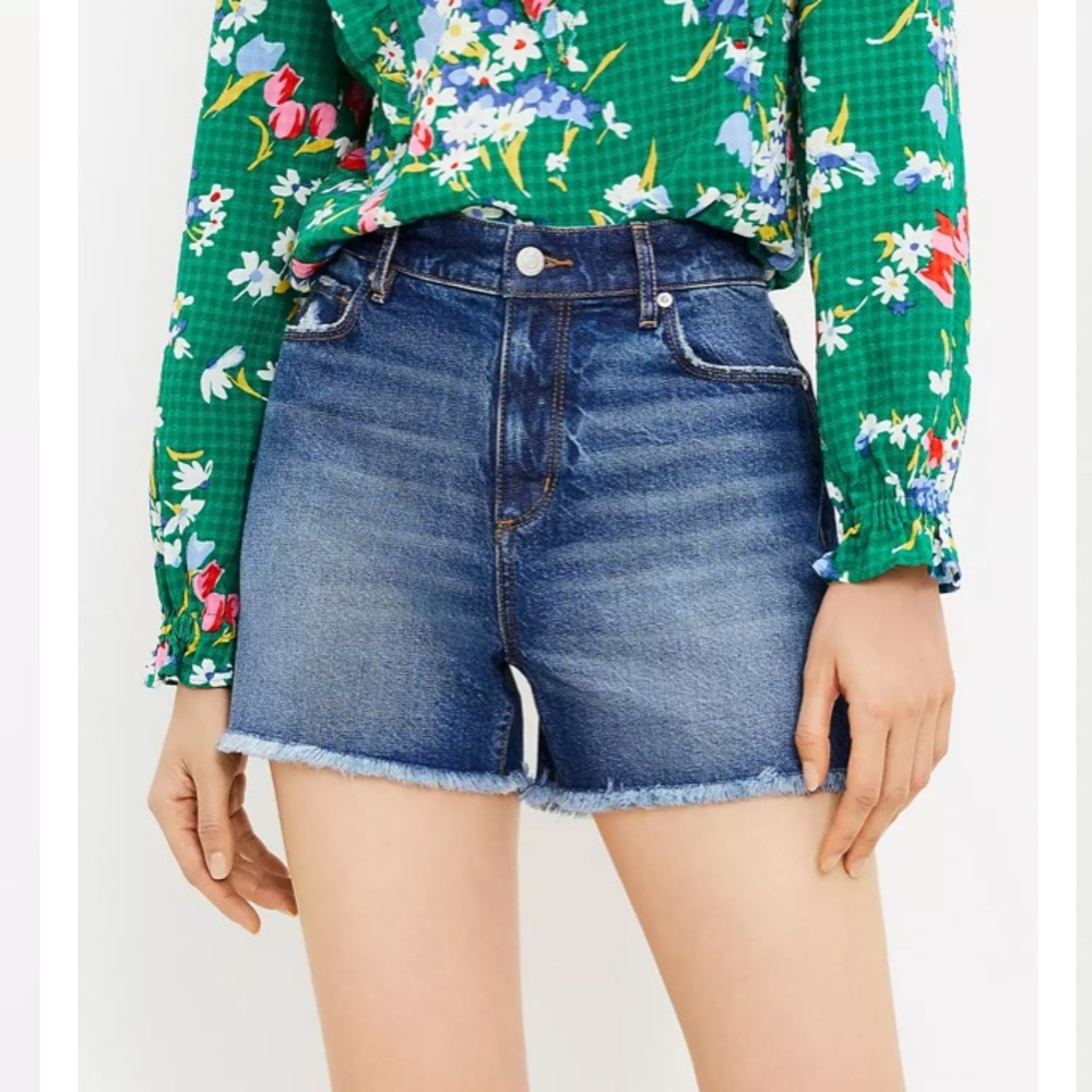 LOFT NWT‎ Frayed Denim Cut Off Shorts In Vintage Mid Indigo Wash - Picture 2 of 3